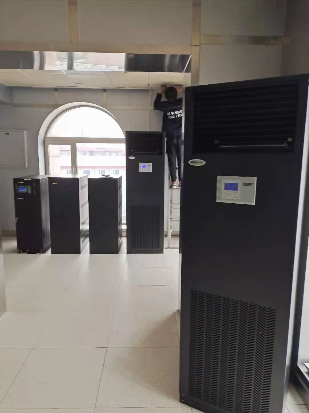 精密空调.jpg